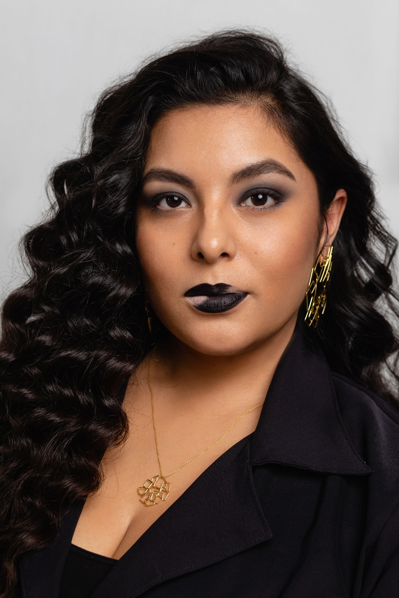 Grunge glam smink és a rockos színek - Marie Claire online, 2025.03.20.